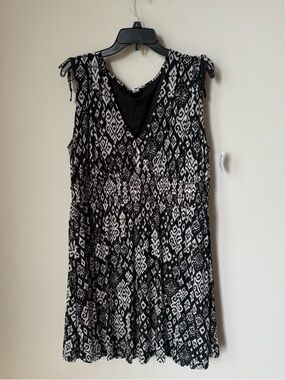 Old Navy Black & White Printed Sleeveless V-Neck Mini Dress